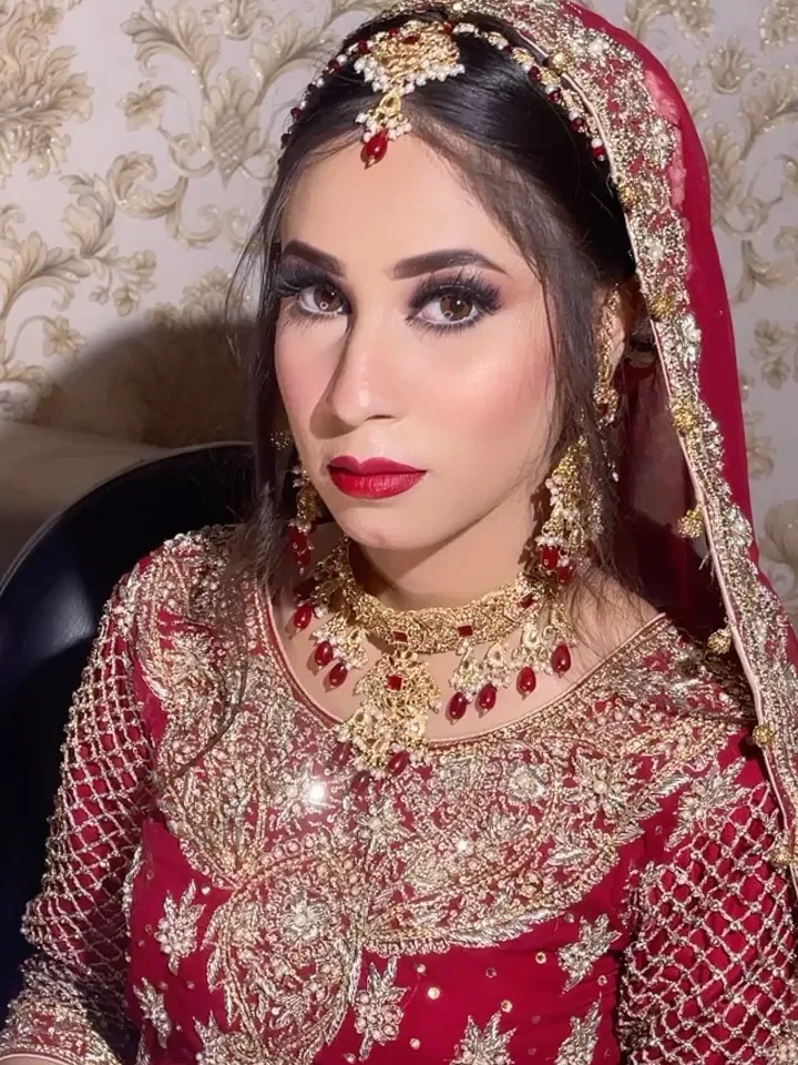 Baraat look: Gota dupatta, red classic