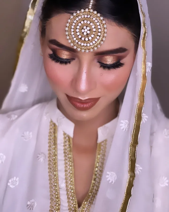 Nikkah look: White chiffon, gold lids